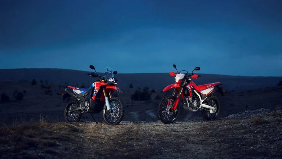Tampilan New Honda CRF250 RALLY dan CRF250L 2025 yang resmi meluncur di Indonesia. Keduanya hadir dengan desain agresif dan fitur lengkap untuk menjelajah berbagai medan.