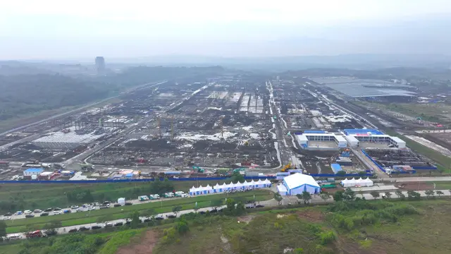 Prabowo Resmikan Pabrik Baterai Listrik di Karawang, Suplai 300 Ribu Mobil per Tahun