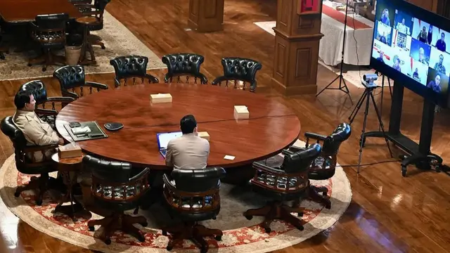 Prabowo Gelar Ratas Bahas Investasi, Pertanian, dan Kondisi Global Usai Kunjungan ke Karawang