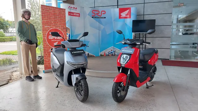 Motor listrik Honda CUV e: (kiri) dan Honda ICON e: (kanan). (Liputan6.com/Septian Pamungkas)