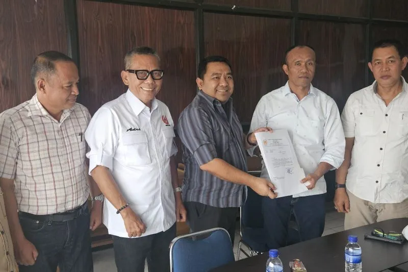 Ketua Umum KONI Provinsi Jambi, Mat Sanusi, secara resmi menyerahkan SK Kepengurusan Pengprov Percasi Jambi Masa Bakti 2025–2029 kepada Ketua Umum Percasi terpilih, Mario Liberty Siregar, dalam pertemuan resmi di Jambi, Jum'at (1/8)