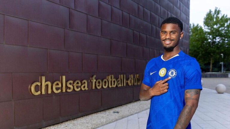  THE BLUES: Chelsea resmi rekrut bek muda Ajax, Jorrel Hato (istimewa).