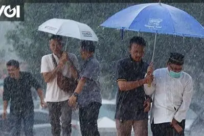 Hujan Ringan Guyur Jambi Hari Ini, BMKG Peringatkan Potensi Petir Kota Jambi dan Batanghari 