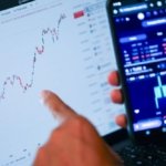 IHSG Cetak Rekor Baru 8.295, Saham UNVR, TLKM, dan ASII Kompak Menguat