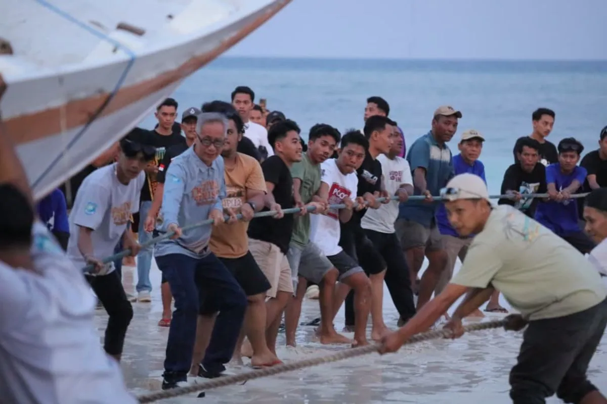 “Annyorong Lopi” Buka Festival Phinisi 2025 di Bulukumba, Simbol Semangat Maritim Bugis-Makassar