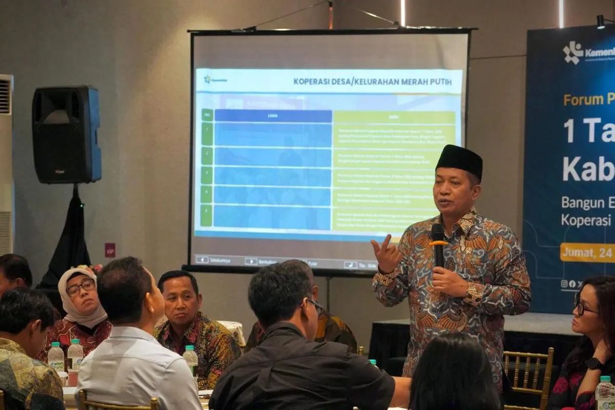 Menkop Pastikan Program Strategis Kemenkop di Luar Kopdes Merah Putih Tetap Berjalan