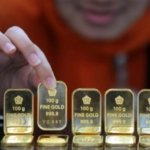 Melonjak Tajam, Harga Emas Antam Jadi Rp2.305.000 per Gram