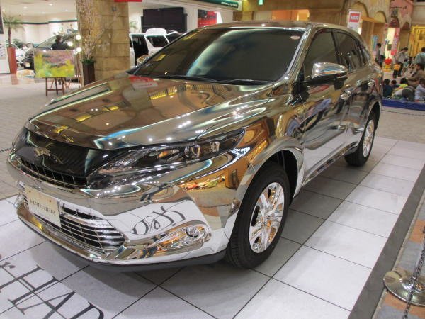 Cat Chrome Buat Mobil Tampil Menyala, Segini Biayanya