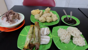 20 Tempat Pempek Terbaik di Jambi yang Wajib Kamu Coba, Dijamin Ketagihan Setiap Suapan!