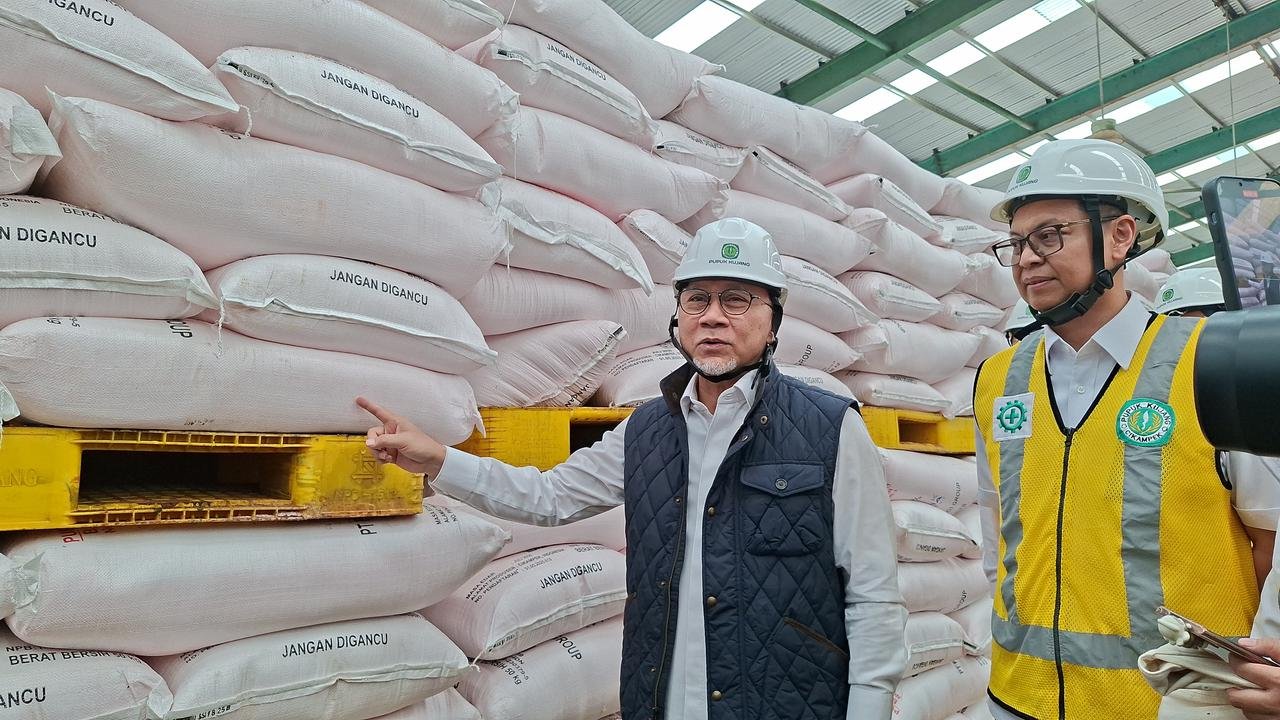 Menko Zulkifli Hasan Tinjau Pabrik Pupuk Kujang, Harga Pupuk Subsidi Turun hingga 20 Persen