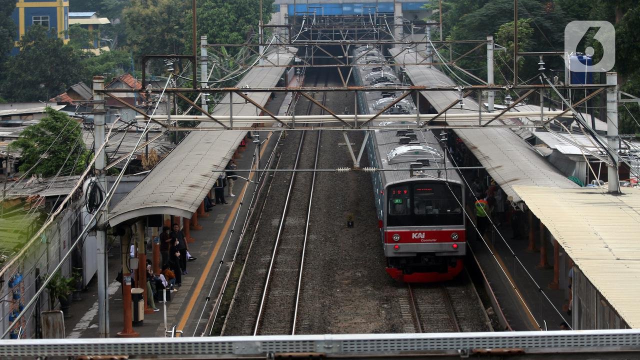 Rencana KRL Beroperasi 24 Jam Harus Dikaji Ulang