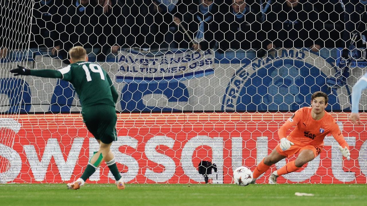 MU Serius Incar Kiper Muda Swedia Melker Ellborg, Disiapkan Jadi Pelapis Utama Lammens di 2026