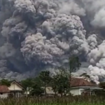 Erupsi Gunung Semeru, Awan Panas 8,5 Km Tutup Akses Jembatan Gladak Perak