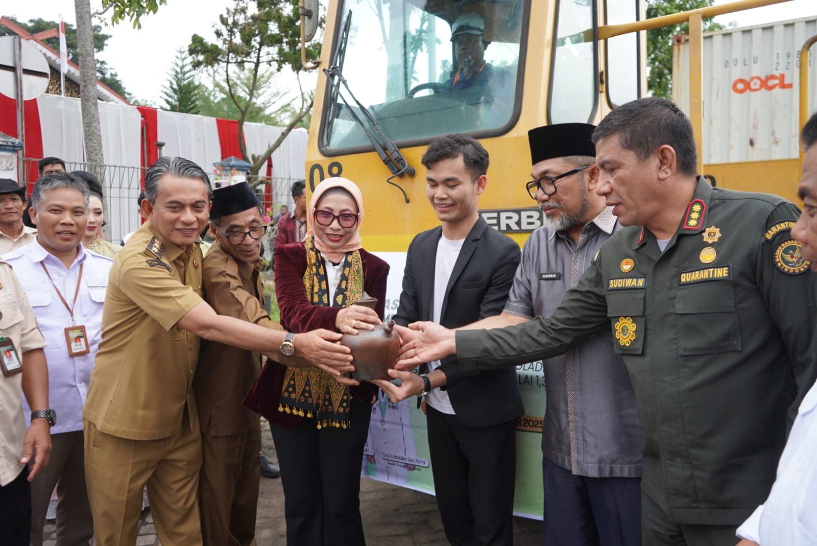 Sekda Jambi Lepas Ekspor Pinang 36 Ton ke Bangladesh Senilai Rp 1,3 Miliar