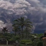 Aktivitas Gunung Semeru Meningkat, 45 Gempa Erupsi Tercatat dalam Enam Jam