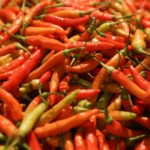 Harga Cabe Rawit Merah di Pasar Talang Banjar  Turun 15,38%  Menjadi  Rp 55.000 per Kilogram