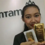 Harga Emas Antam Hari Ini Jeblok Menjadi Rp2.322.000 per Gram