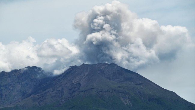 Gunung Sakurajima Erupsi, Abu Vulkanik Terbang 4.400 Meter ke Langit Jepang