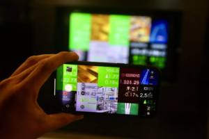 Dibuka Menguat, IHSG Naik 0,13 Persen ke Level 8,377