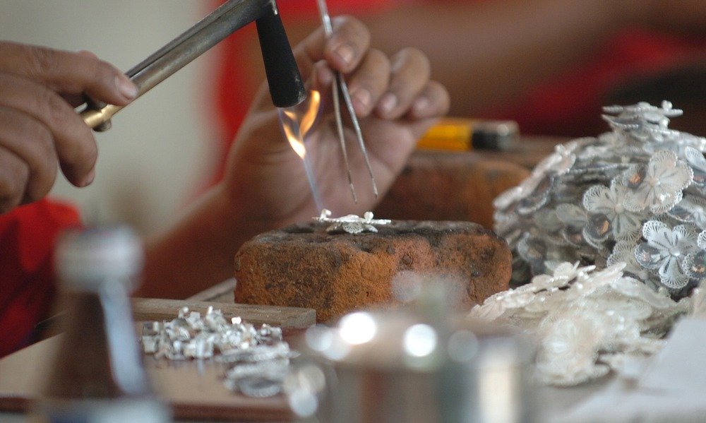 Harga Perak Antam Naik Drastis Menjadi Rp 29.889 per Gram