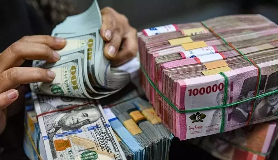 Masih Lemah, Rupiah Terkoreksi ke Rp16.749 per Dolar AS