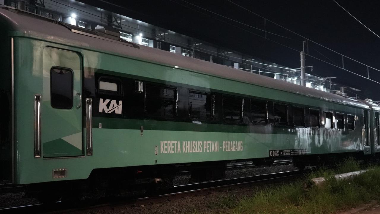 Kereta Petani dan Pedagang Angkut 844 Penumpang di Pekan Perdana Operasi