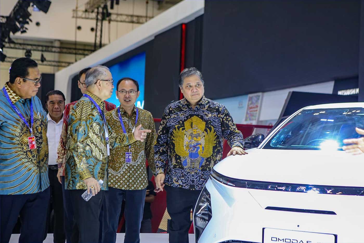 Kembangkan Mobil Nasional, Airlangga Hartarto Pastikan Insentif Kendaraan Listrik Stop
