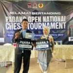 NM Izhar Bafadhol Juara Padang Open National Chess Tournament 2025, Anna Mepti Febria Raih Peringkat Tiga