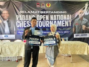 NM Izhar Bafadhol Juara Padang Open National Chess Tournament 2025, Anna Mepti Febria Raih Peringkat Tiga