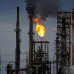 Minyak Dunia Menguat di Akhir Tahun, Kebijakan Fiskal China Jadi Penopang