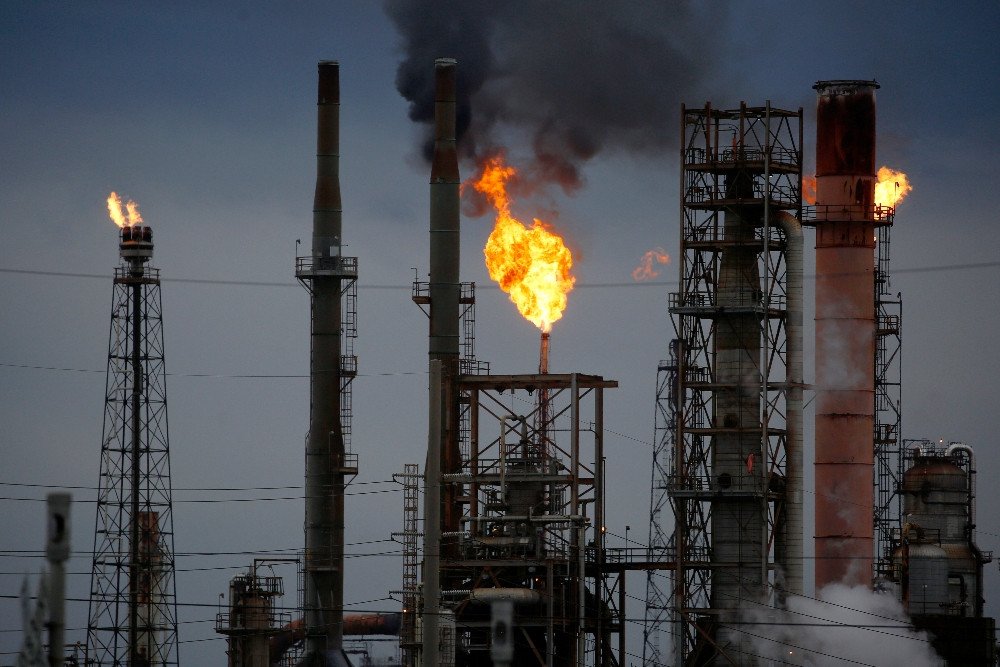 Minyak Dunia Menguat di Akhir Tahun, Kebijakan Fiskal China Jadi Penopang