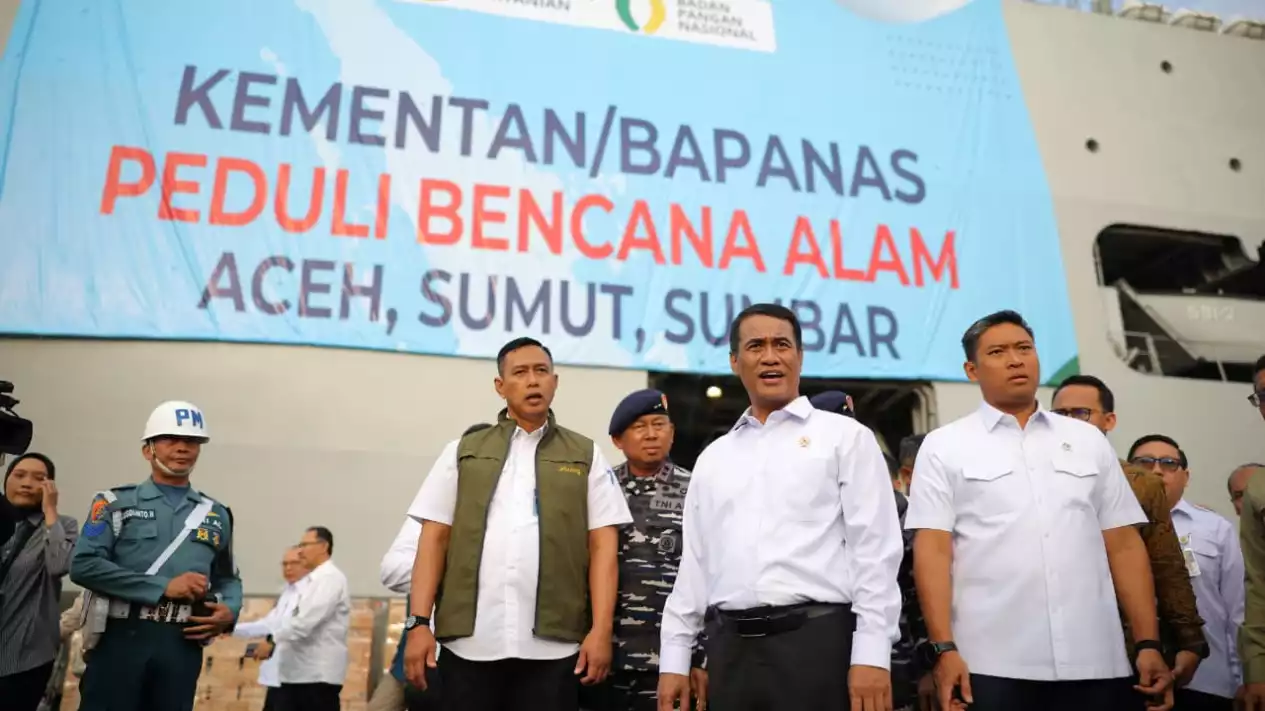 Mentan Amran: Negara Wajib Hadir, 153 Truk Bantuan Dikirim ke Sumatera