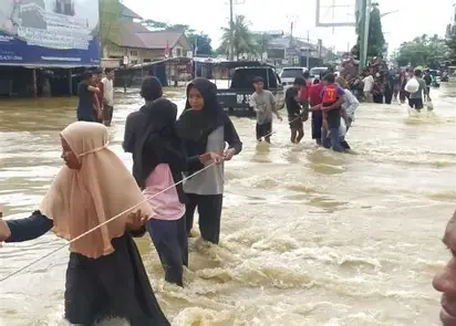 Prabowo Tinjau Banjir di Medan dan Aceh
