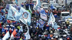 Demo Buruh Tolak UMP Rp5,7 Juta, Polisi Kerahkan 1.392 Personel Amankan Monas