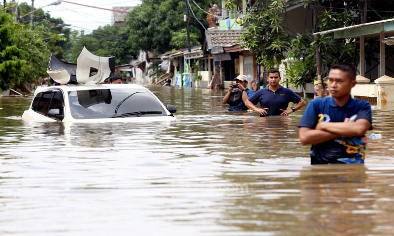 Mau Tahu Risiko Nyalakan Mobil yang Terendam Banjir? Ini Penjelasannya