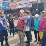 Drainase Tersumbat Picu Genangan di Simpang Mayang, Tim Gabungan Bersama-sama Bersihkan Saluran Air