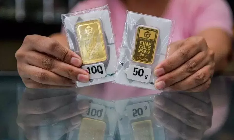 Emas Antam Terpangkas Lagi, Dibanderol Rp2.406.000 per Gram