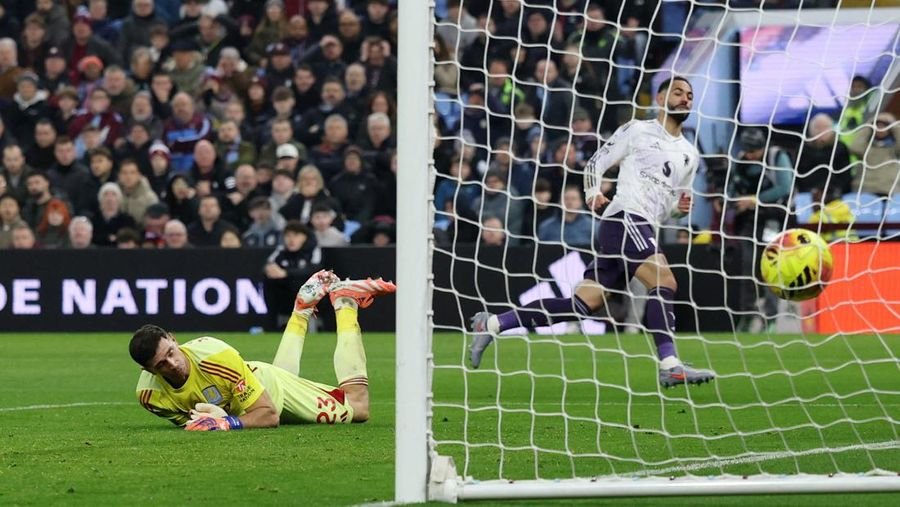 Aston Villa Hajar Manchester United 2-1, MU Gagal Dekati Lima Besar