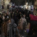 Mata Uang Iran Rial Anjlok ke Titik Terendah, Krisis Ekonomi dan Protes Nasional Makin Membesar