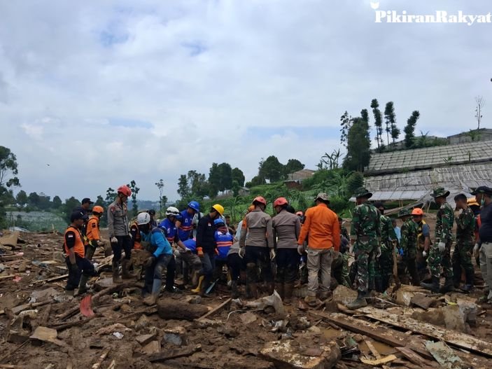 UPDATE Longsor Pasirlangu KBB: 4 Jenazah Ditemukan di Hari Ketiga, Tim SAR Masih Cari Korban Tertimbun
