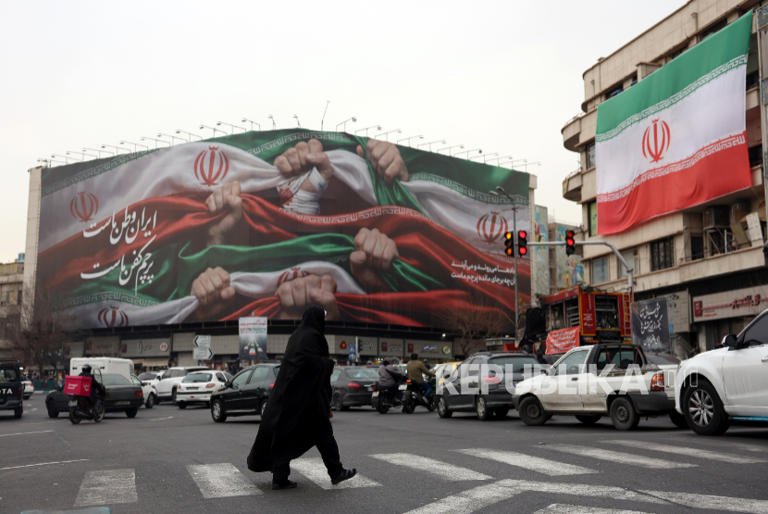 Ekonomi Iran Porak Poranda: Inflasi Tinggi, Nilai Tukar Rial Anjlok, Harga Pangan Melonjak