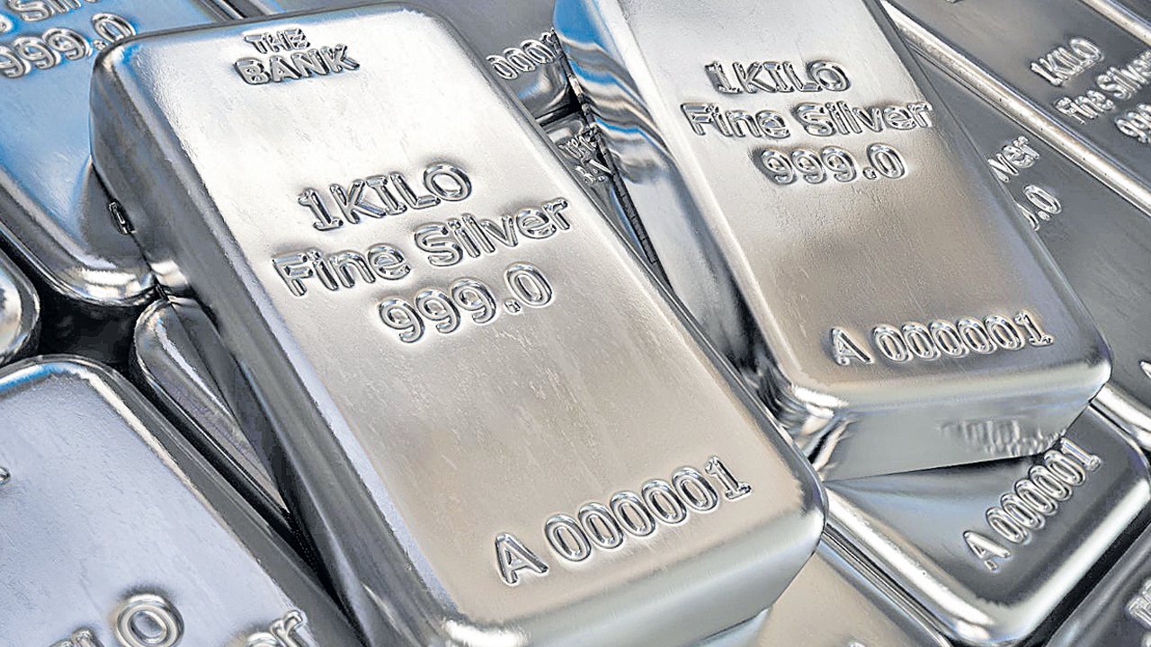 Harga Perak Nyaris Tembus Rp70.000 per Gram