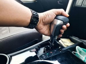 Cara Inspeksi Sebelum Beli Mobil Matik Bekas? Perhatikan Bagian Ini!