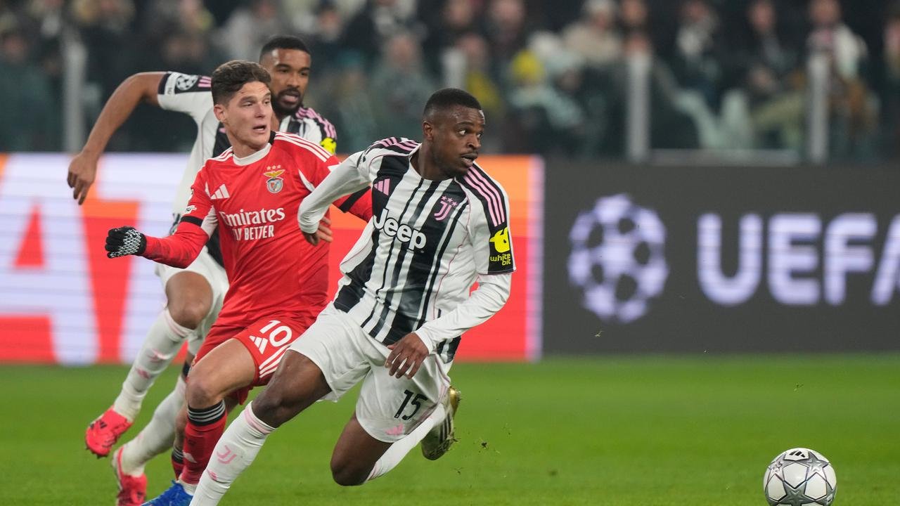 Manchester United Incar Pierre Kalulu, Siapkan Opsi Baru Lini Belakang