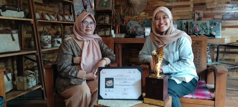 Deni Moroyati, Founder dari D'moroy