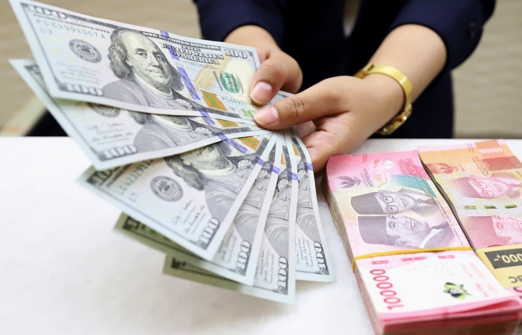 Rupiah Melemah ke Level Rp16.848 per Dolar AS Jelang Pidato Trump