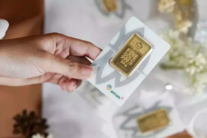 Harga Emas Antam Ngedrop Tajam, Simak Rinciannya di Sini