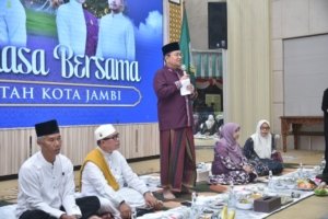 Wali Kota Jambi Maulana Ajak ASN Perkuat Kesalehan Sosial Saat Buka Puasa Bersama Pemkot Jambi