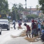 Musim Mudik 2026, Jalur Pantura di Indramayu Dipenuhi Penyapu Uang