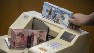 Rupiah Tertekan Lagi, Kini Rp16.928 per Dolar AS